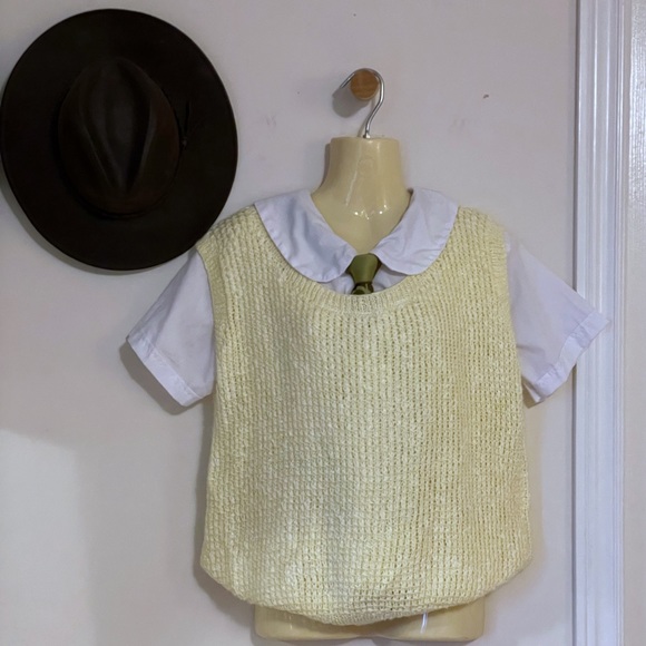 Vintage hand knit soft yellow oversized scoop neck sweater vest - Picture 5 of 11